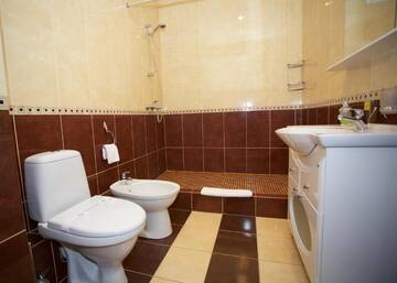 Фото номера Полулюкс с балконом Гостиница Atrium Kings Way г. Севастополь 5
