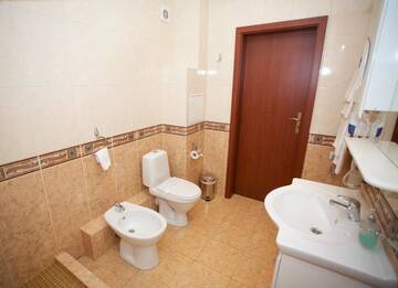 Фото номера Полулюкс с балконом Гостиница Atrium Kings Way г. Севастополь 7