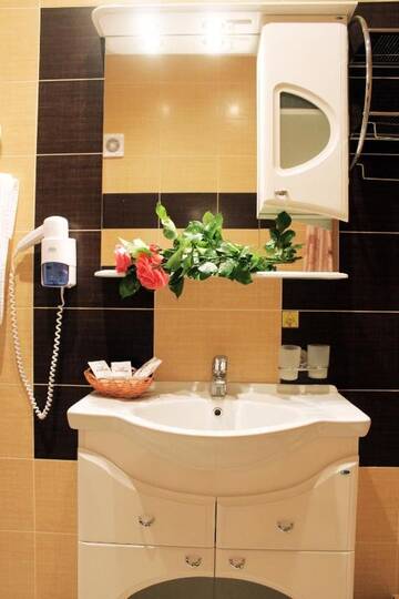 Фото номера Люкс с балконом Гостиница Atrium Kings Way г. Севастополь 6