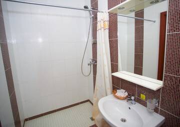 Фото номера Бюджетный двухместный номер с 2 отдельными кроватями Гостиница Atrium Kings Way г. Севастополь 6