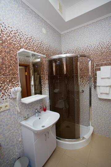 Фото номера Стандартные апартаменты Гостиница Atrium Kings Way г. Севастополь 5