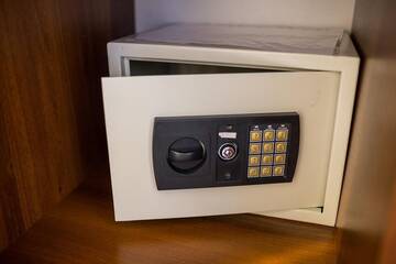 Фото номера Стандартный двухместный номер с 1 кроватью или 2 отдельными кроватями — Корпус Посейдон Гостиница Песочная Бухта г. Севастополь 8